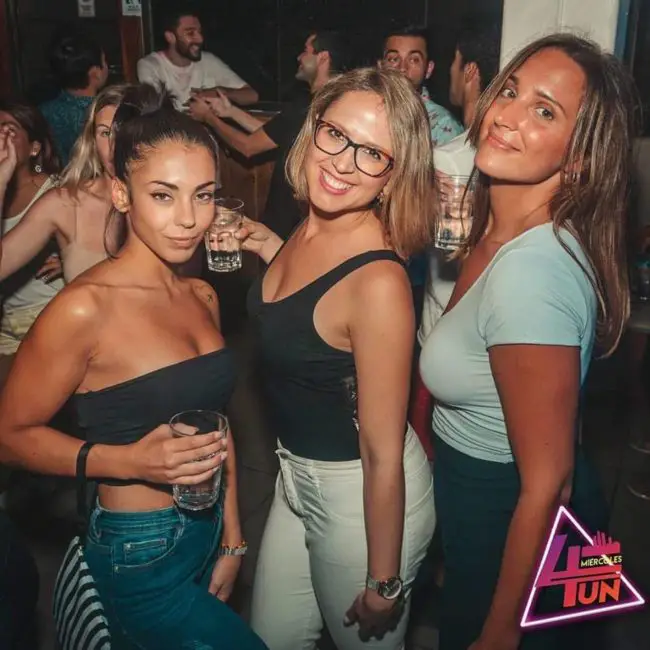 Meet girls near you Santiago singles nightlife bars
