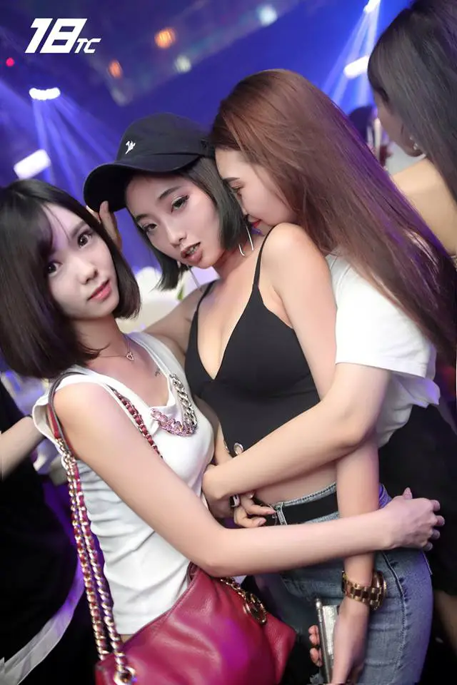 Hook pick up bars Taichung sexy single ladies nightlife