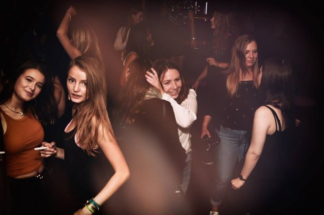 Singles nightlife Hamburg pick up girls get laid St Pauli