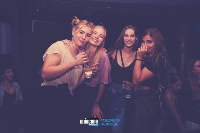 Girls near you Hamburg nightlife hook up bars Reeperbahn