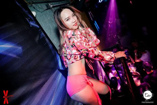 Meet girls near you Hanoi singles nightlife bars Old Quarter