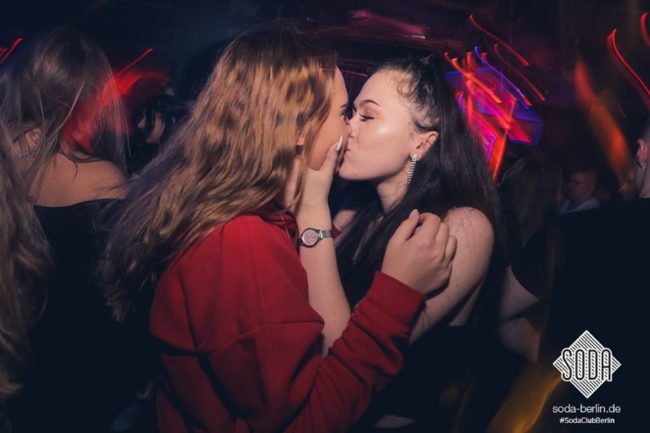 wilde Partys: In diesen Clubs tummeln sich Berliner Singles