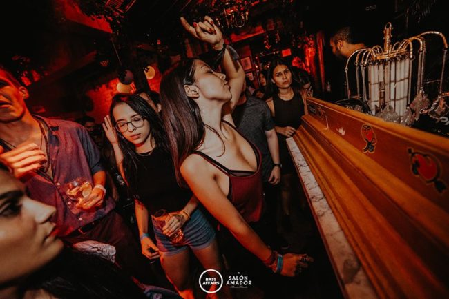 Meet girls near you Medellin singles nightlife bars Parque Lleras