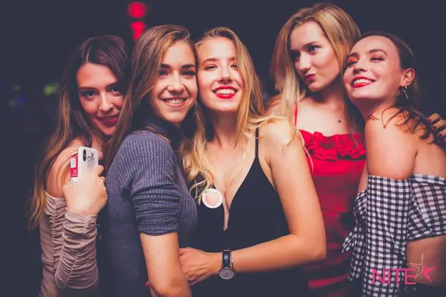 Singles nightlife Warsaw pick up girls get laid Nowy Swiat