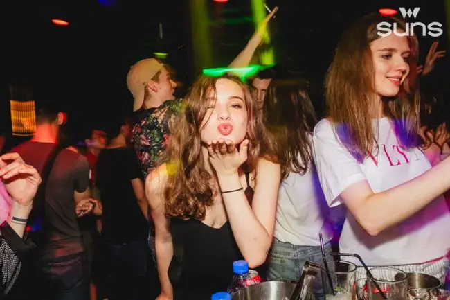 Girls near you Guangzhao singles nightlife hook up bars