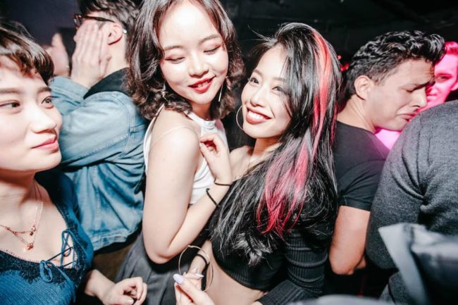 meet-single-girls-online-shanghai-get-laid-clubs-bars