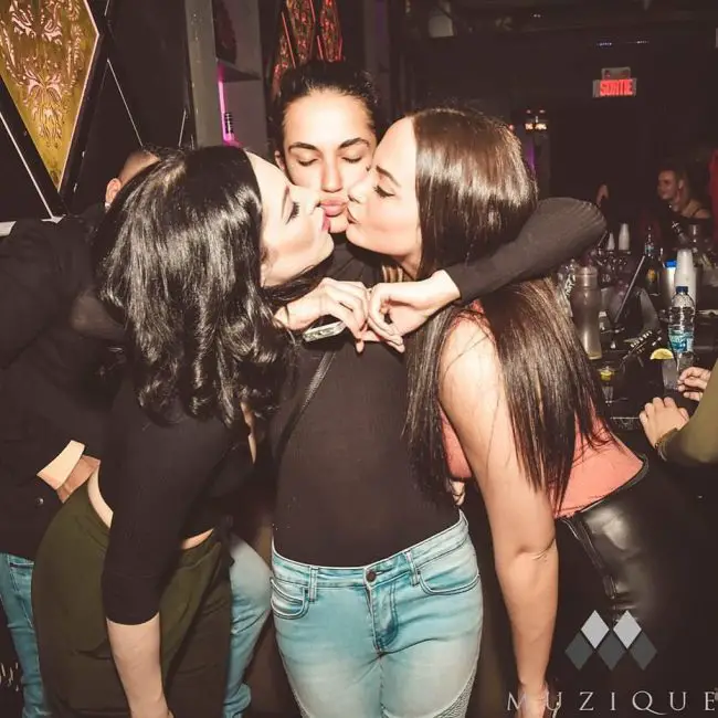 Singles nightlife Quebec City pick up girls get laid