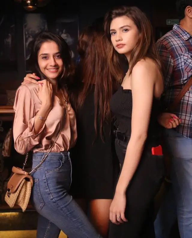 Girls near you Kolkata nightlife hook up bars Park Street