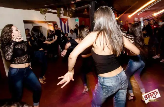 Women in sex videos in Guayaquil