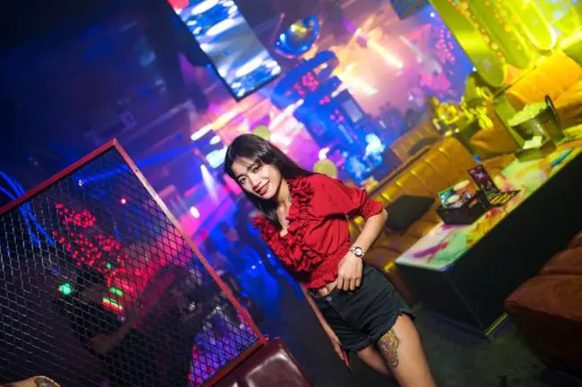 Singles nightlife Pub Street Siem Reap pick up girls get laid