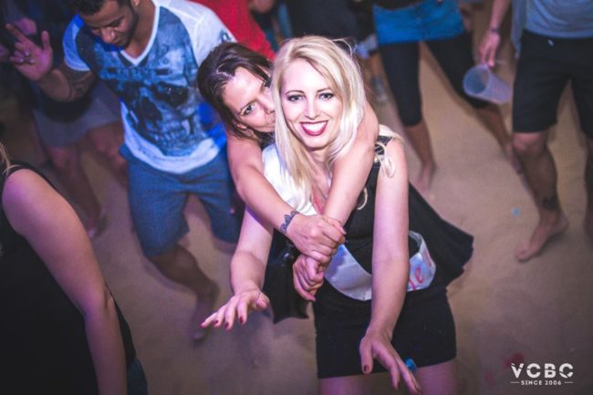 Girls near you Vienna singles nightlife hook up bars