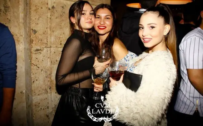 Girls near you Salamanca singles nightlife hook up bars