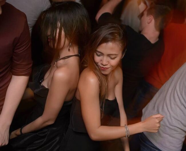 Girls near you Chengdu singles nightlife hook up bars